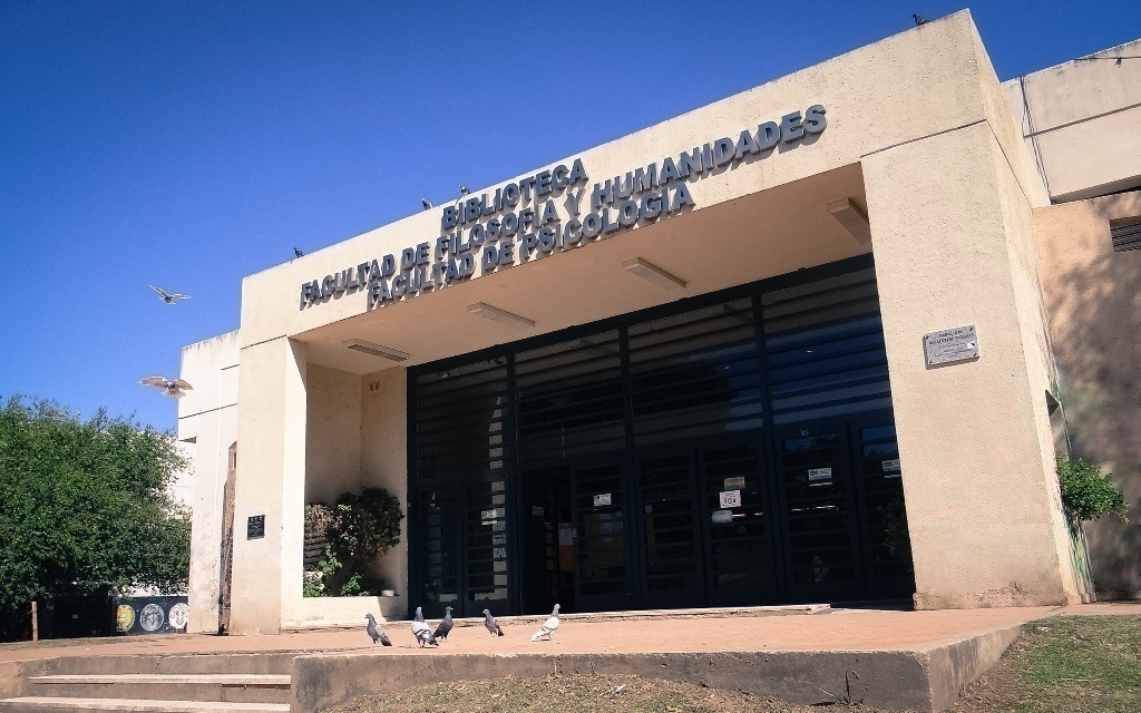 Frente de la Biblioteca Elma