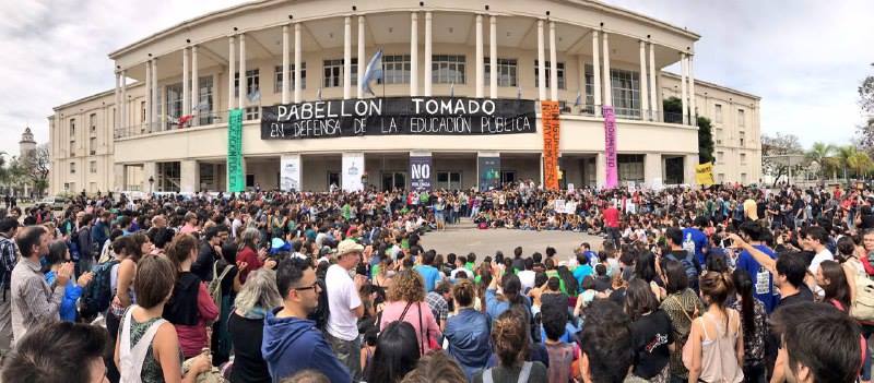 Repudio a la criminalización de estudiantes por la toma del Pabellón Argentina