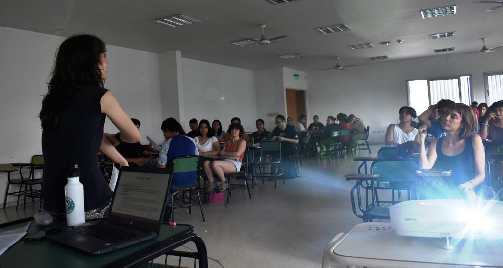 Se dictó el taller sobre “Aportes teóricos-políticos feministas a los campos de conocimiento disciplinar” en los cursos de ingreso 2024